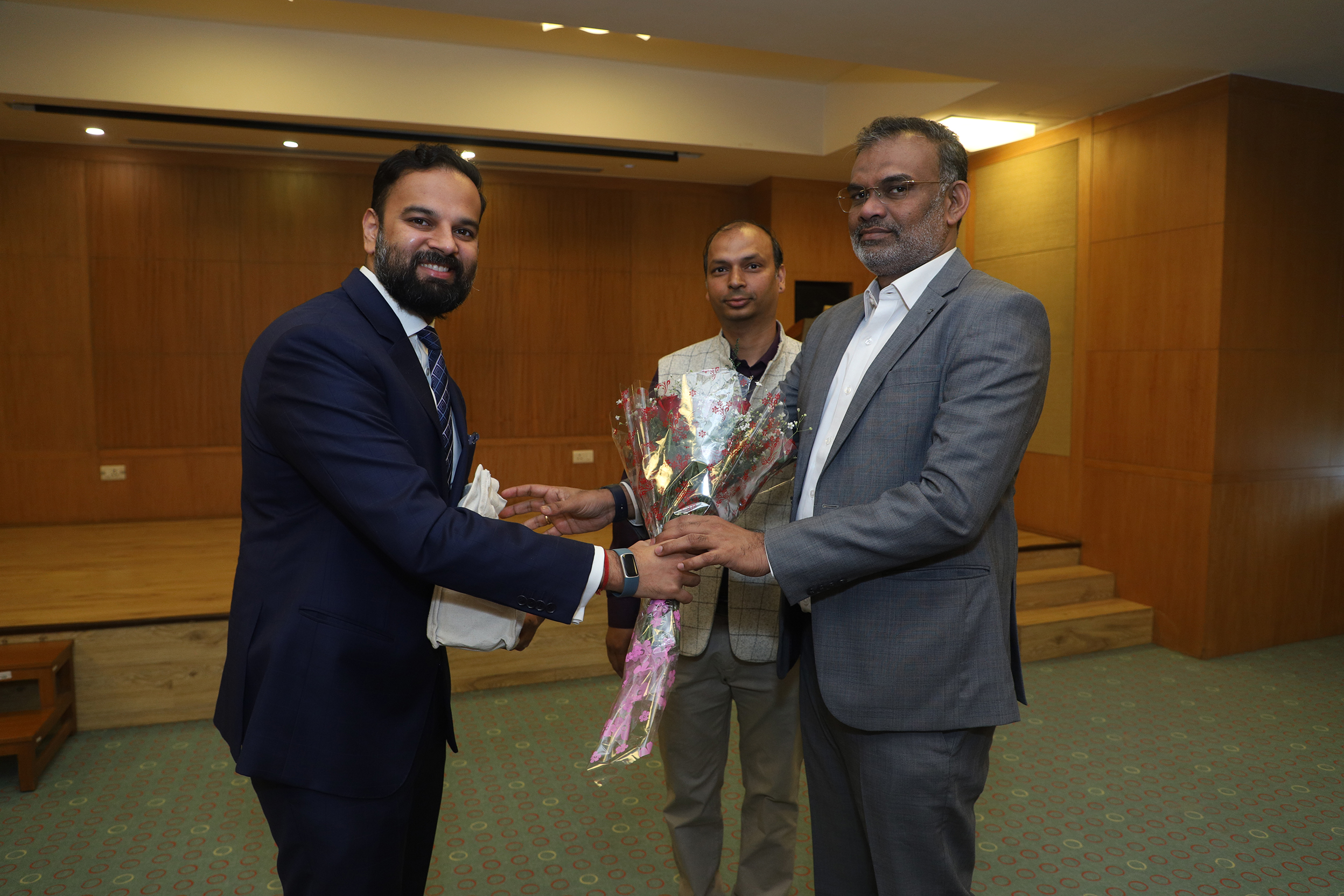 Narendra Varde Managing Director Roche Diagnostics India Neighboring Markets and Mr Anand K CEO SRL Diagnostics lr