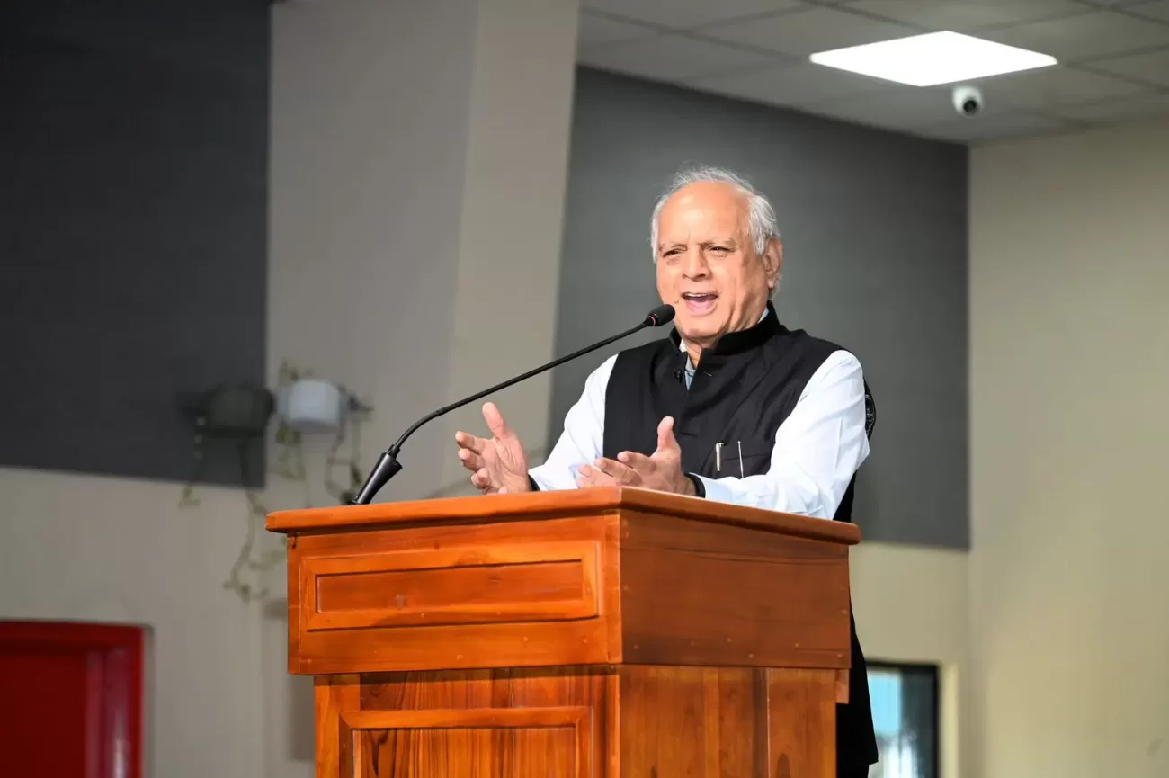 Dr. Jitendra Sharma and Mr. Suresh Vazirani during the Erba Global MedTech University handover ceremony at AMTZ on Dr. APJ Abdul Kalam’s birth anniversary.
